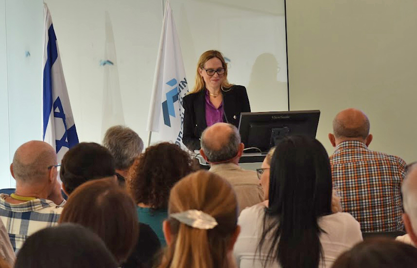 שירה זלבר שגיא נואמת בכנס הסינוף השני בין בית הספר לבריאות הציבור לבין לשכת הבריאות המחוזית חיפה